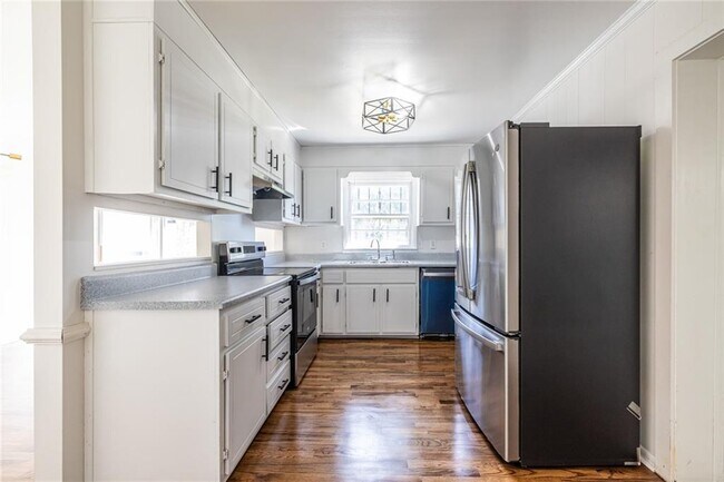 Building Photo - 2058 Green Forrest Dr