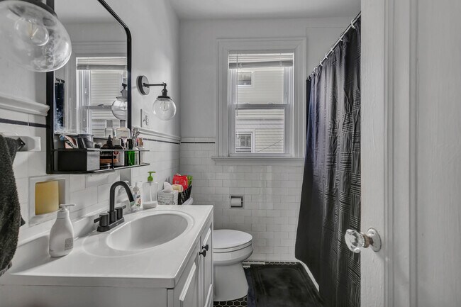 Building Photo - 68 Sheldon Terrace