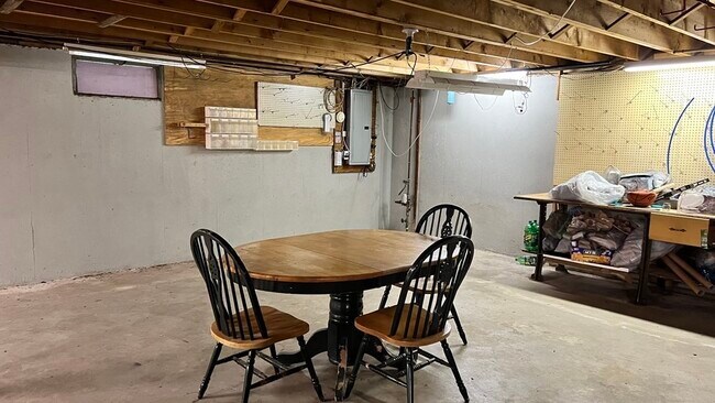 Building Photo - 191 Montgomery Rd