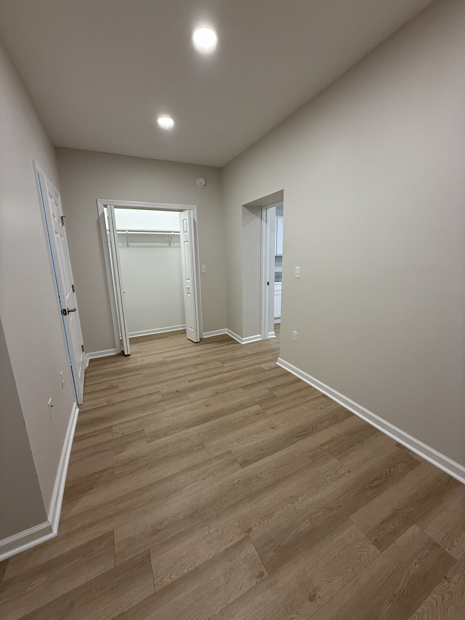 Building Photo - 732 W 3rd St