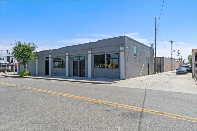 Building Photo - 1901 S Pacific Ave