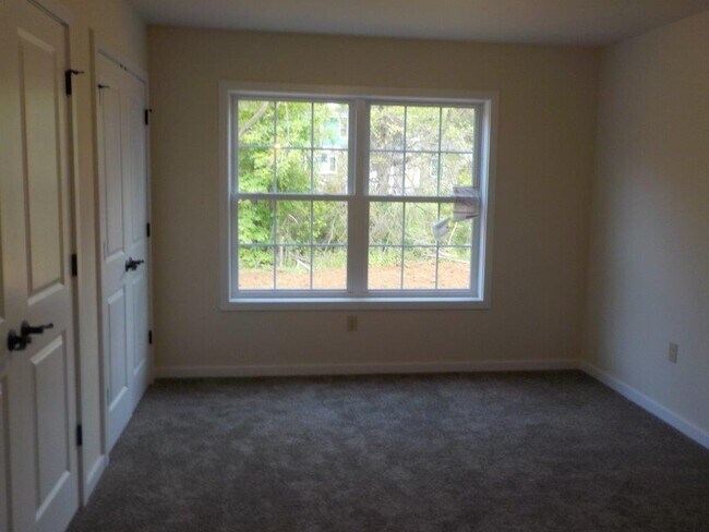 Building Photo - Spacious 3-Bed, 3.5-Bath Townhouse on East...