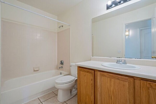 Building Photo - Warm Desert Living in La Cholla Ridge – 3 Bedroom Tucson Retreat