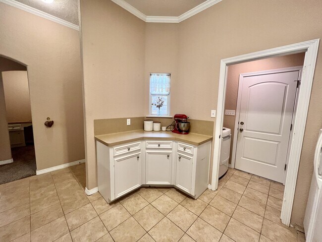 Building Photo - 4344 Spring Garden Dr