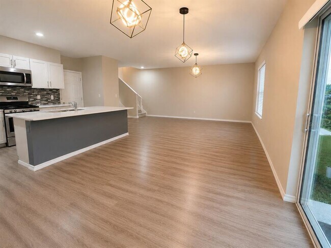 Building Photo - 13029 Oak Hill Way