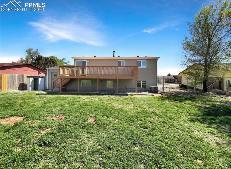 Building Photo - 555 Avenida Del Cielo