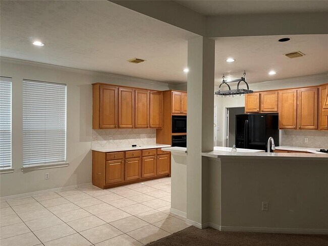 Building Photo - 9410 Creek Vine Dr