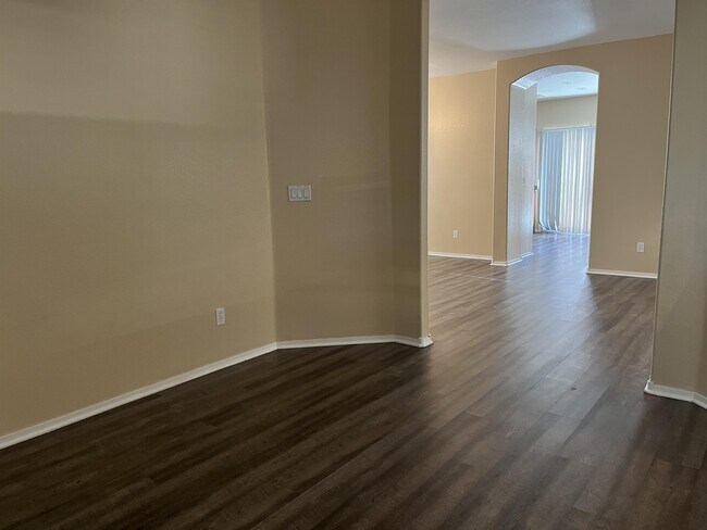 Building Photo - 1204 E Malibu Sands Ave