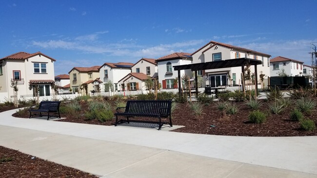 Building Photo - Beautiful Solar Montecito Walk,  at West P...