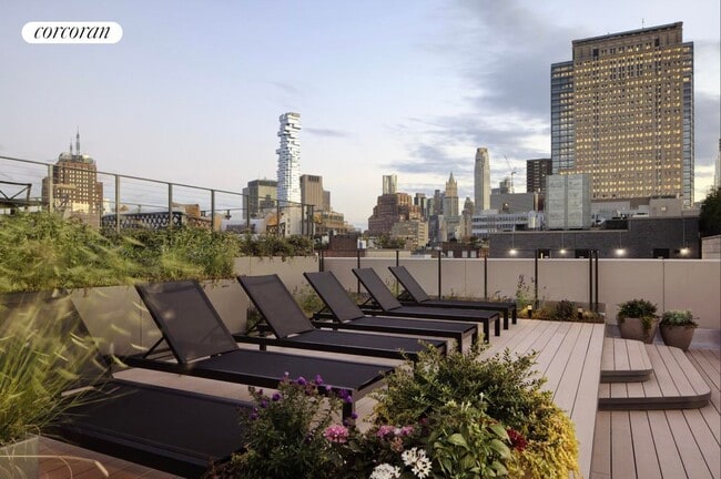 Building Photo - 450 Washington St