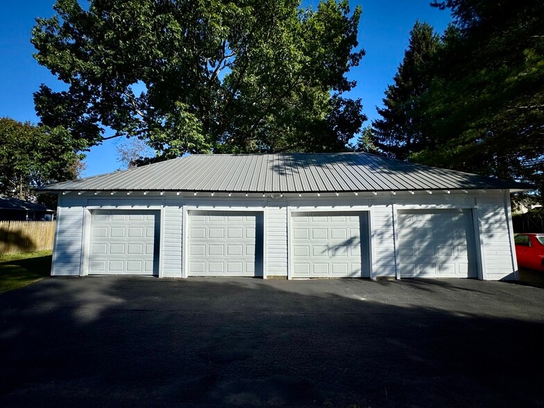 Building Photo - 757 N Jay St