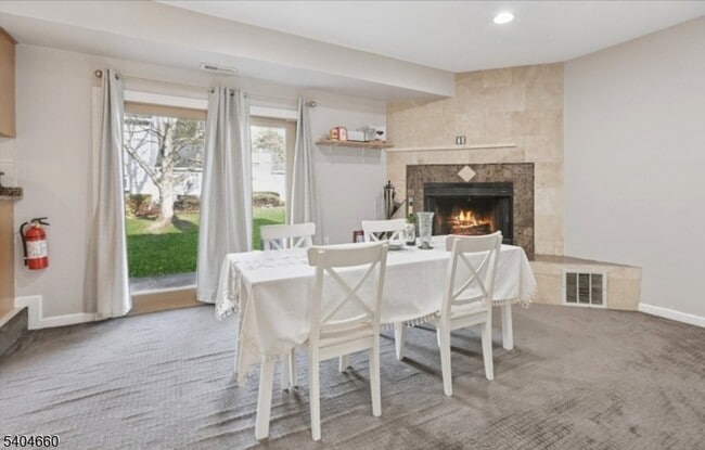 Building Photo - 360 Cotswold Pl