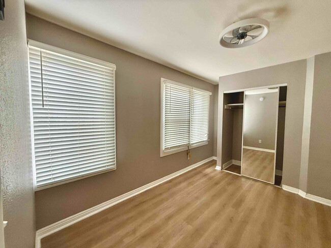 Building Photo - 532 W 77th St