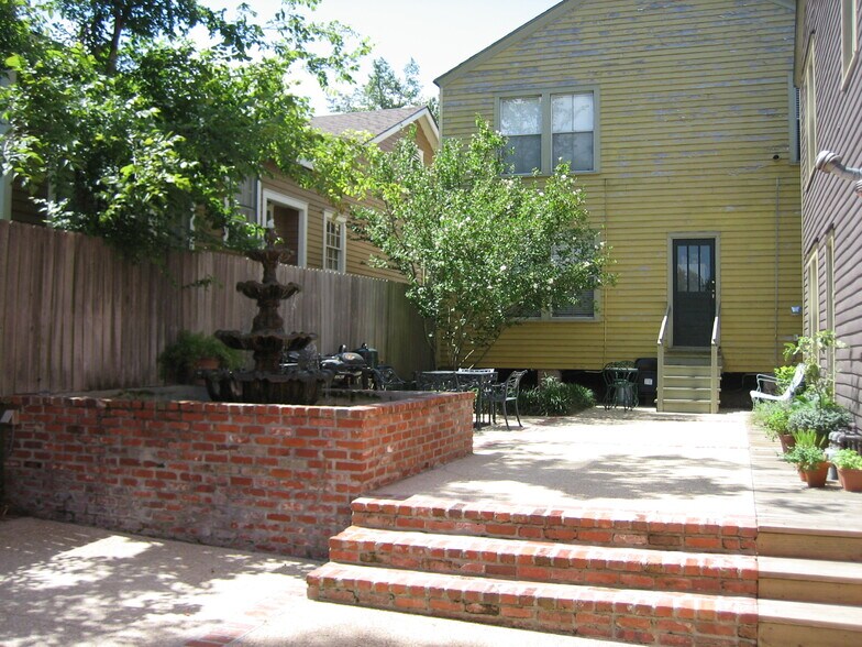 Building Photo - 912 N 6th St