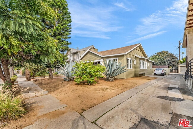 Building Photo - 2014 5th Ave