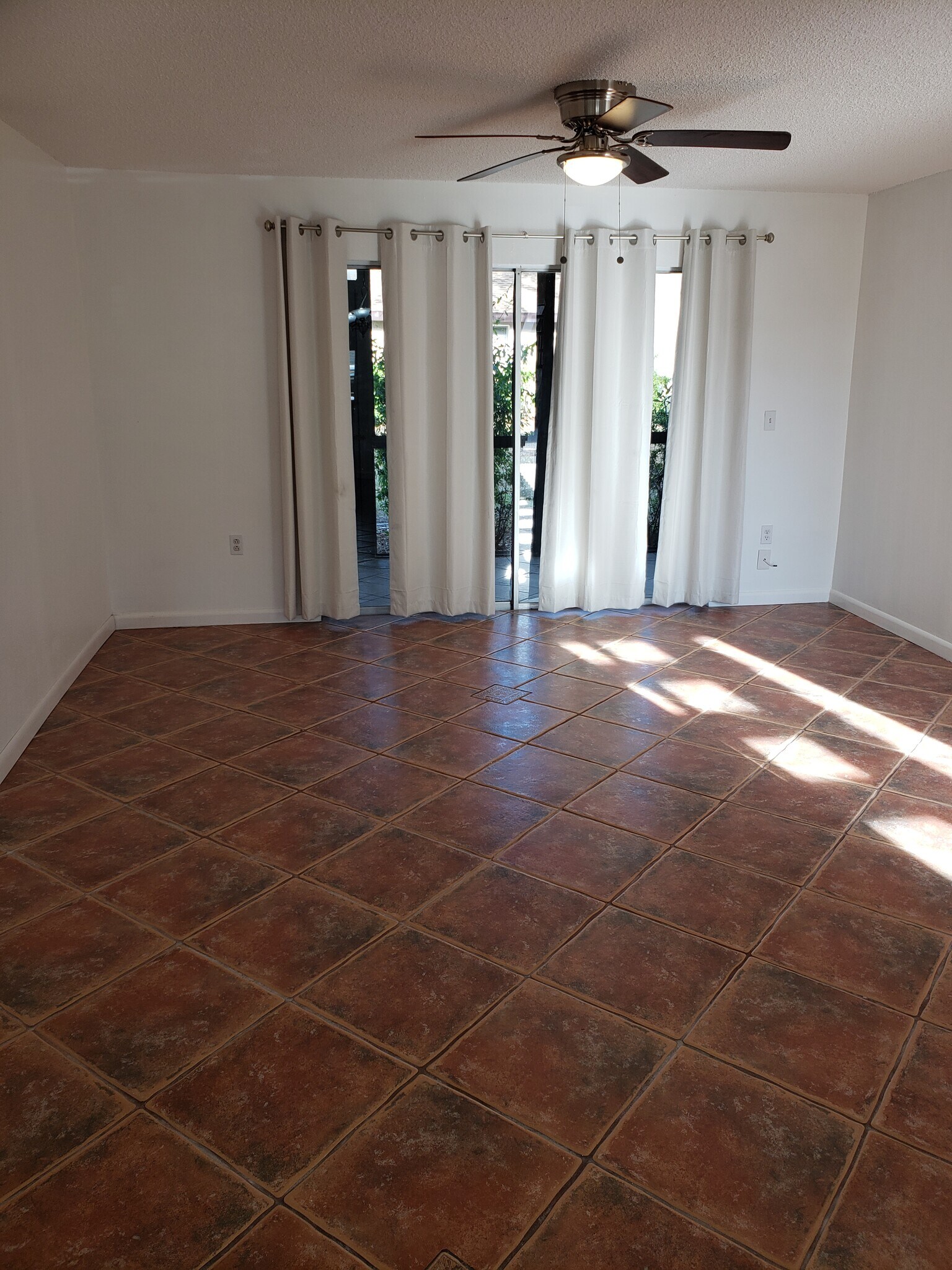 Building Photo - 2724 Hidden Lake Blvd