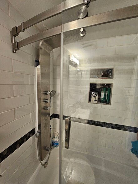 Shower - 2306 Greenery Ln