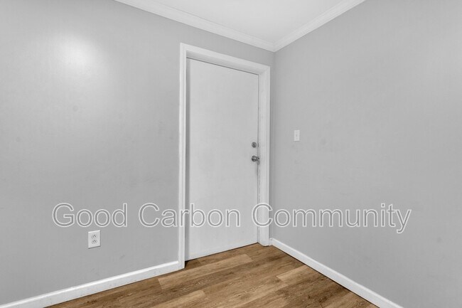 Building Photo - 1190 Orchard Park Rd