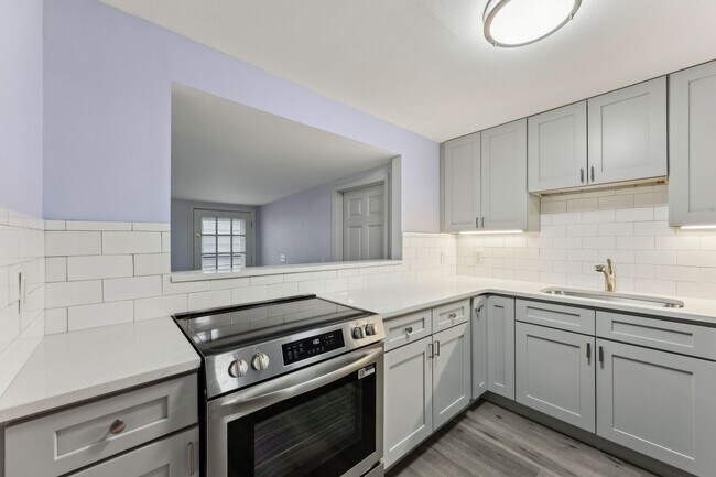 Building Photo - Adorable Newly Renovated 3/2 on Amelia Isl...