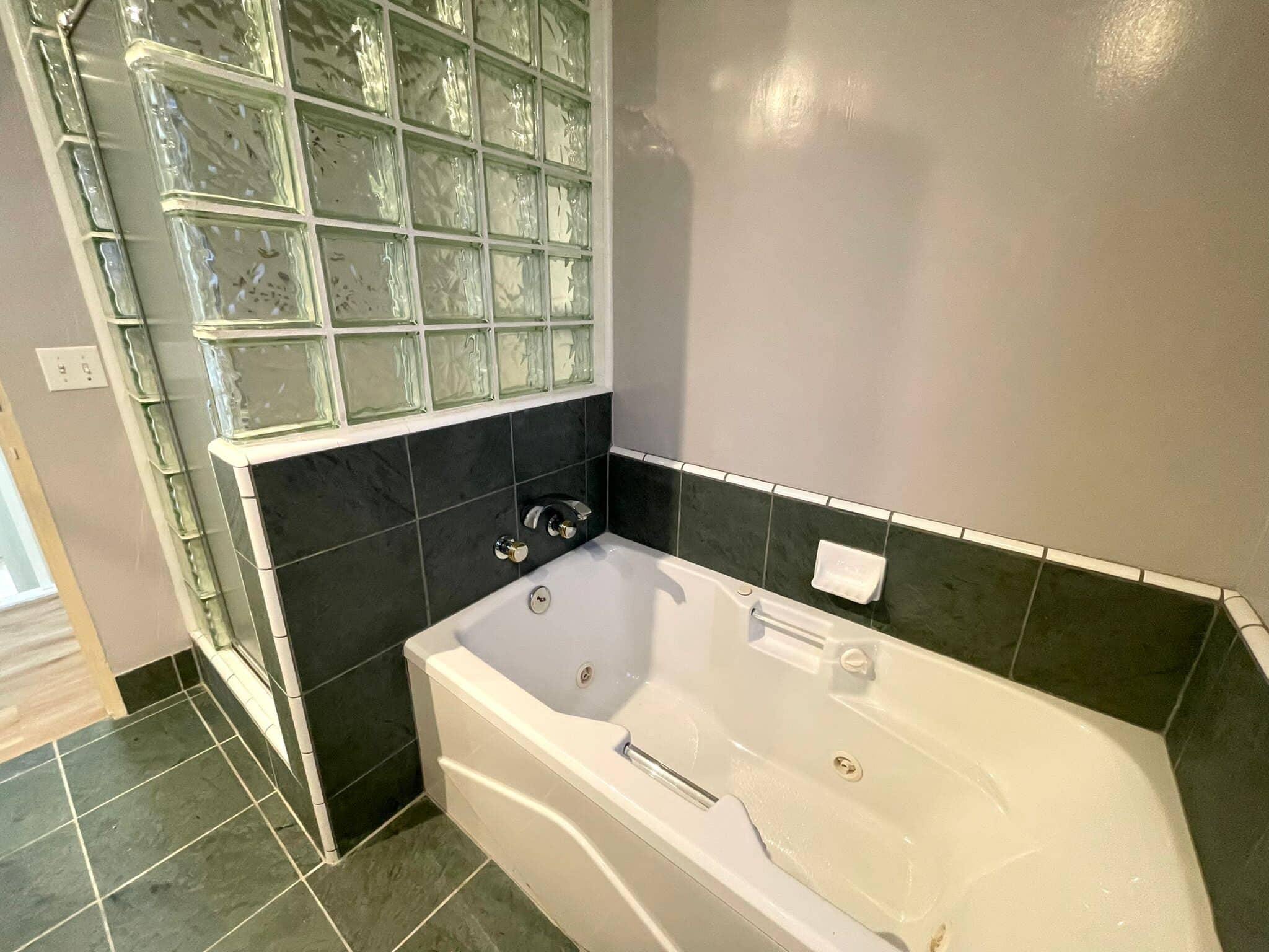 Building Photo - 2010 24th St