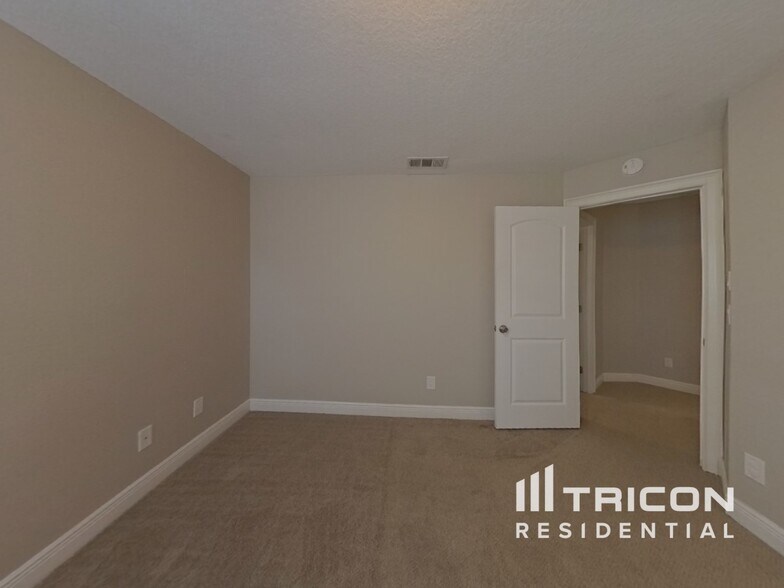 Building Photo - 504 Westborough Ln