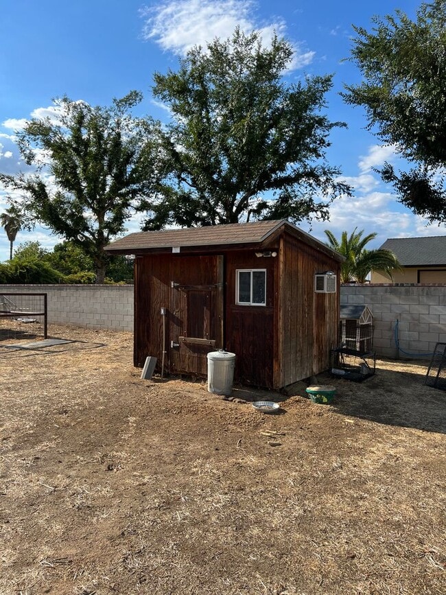 Building Photo - Northwest Bakersfield Home