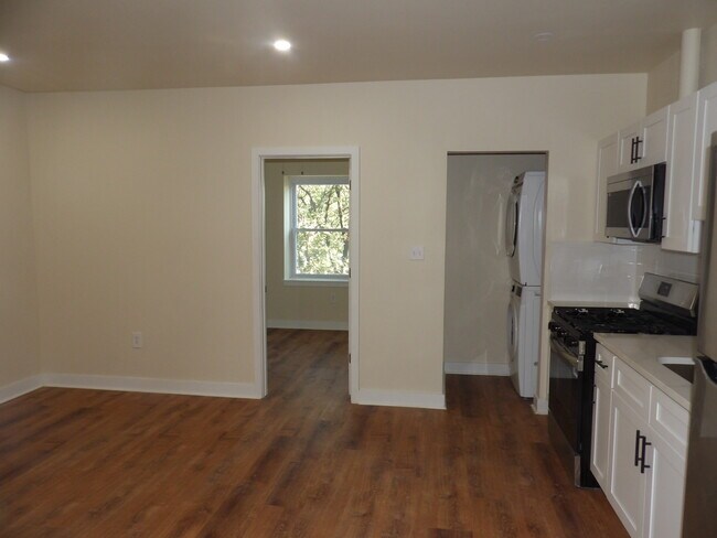 Building Photo - 4618 Walnut St