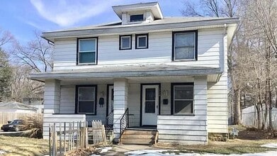 Building Photo - 1904 Marine St