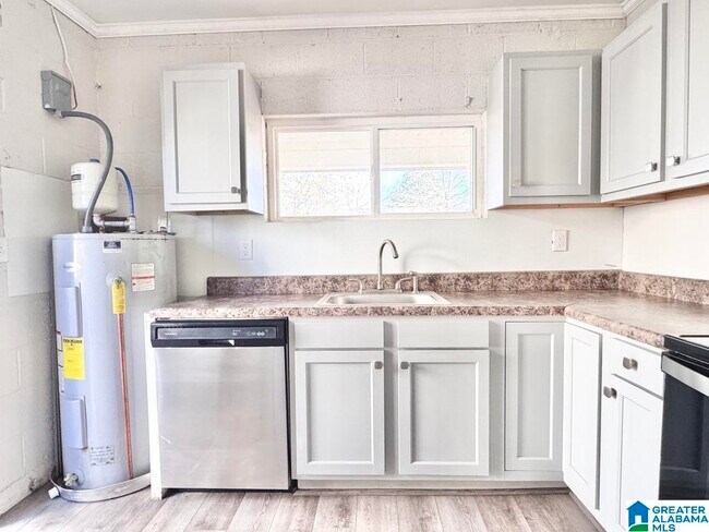 Building Photo - 5624 Avenue Q