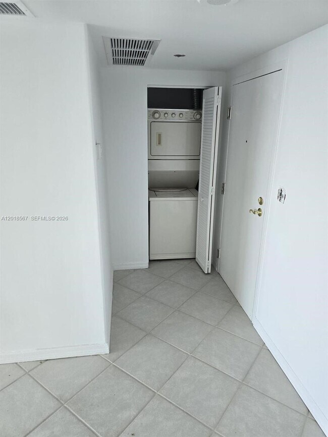 Building Photo - 800 Claughton Island Dr