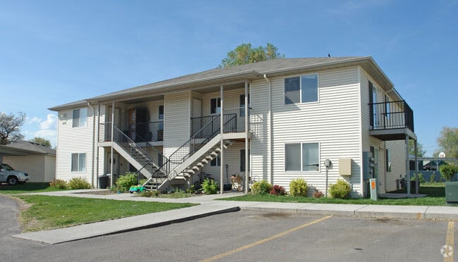 Building Photo - Clear Spring Apartments