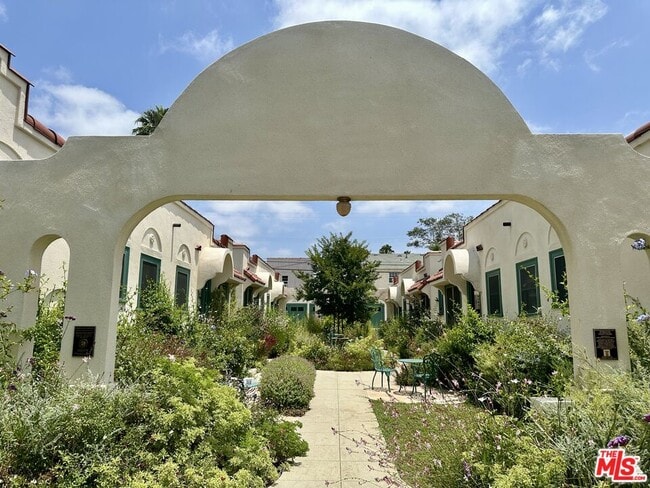 Building Photo - 750 N Edinburgh Ave