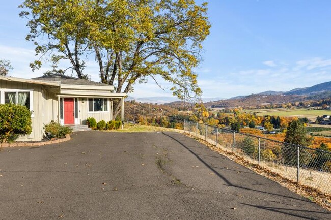 Building Photo - 3242 W Griffin Creek Rd