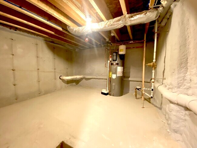 Building Photo - 23 Lily Pond Ln