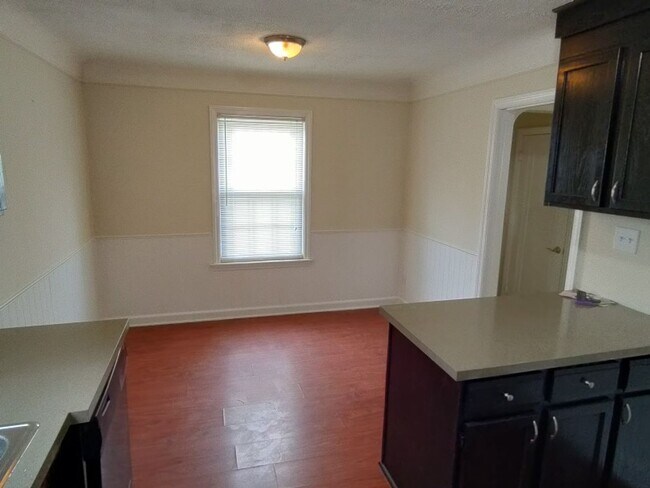 Building Photo - 3 bedroom, 2 bath, brick bungalow in Eastpointe - Now Available!