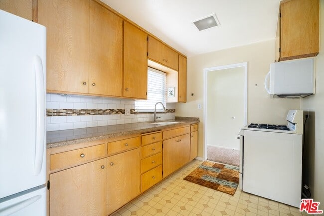 Building Photo - 12719 Rose Ave