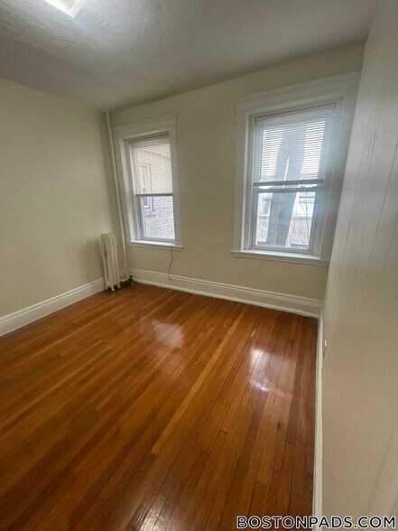 Building Photo - 103 Gordon St