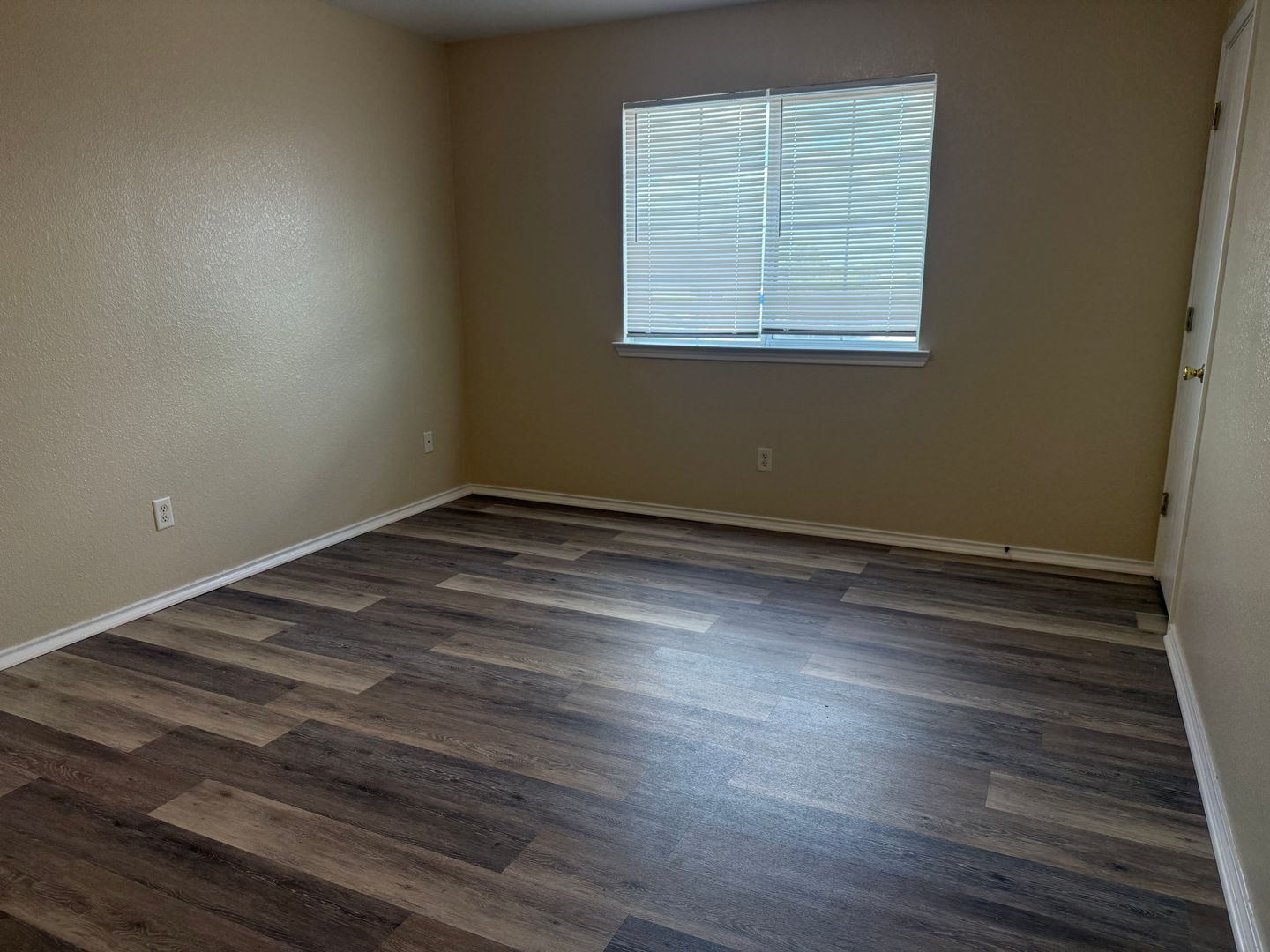 Building Photo - 4000 Doraine Ct