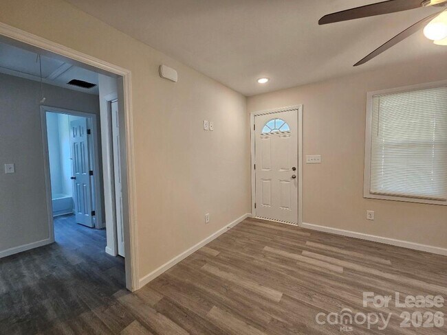 Building Photo - 2507 Moreland St