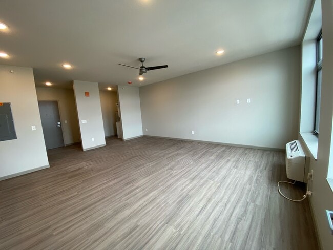 Building Photo - Skyway Property Holdings, LLC - (Studio 5)