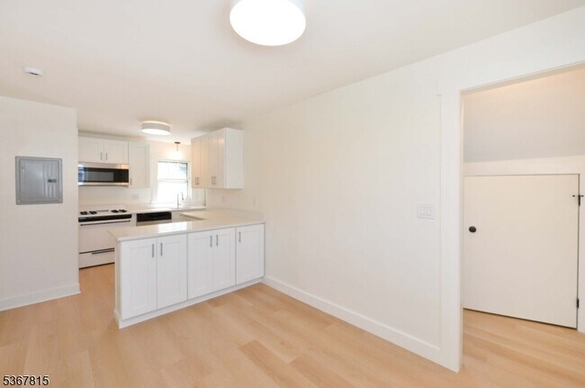 Building Photo - 244 Van Winkle Ave