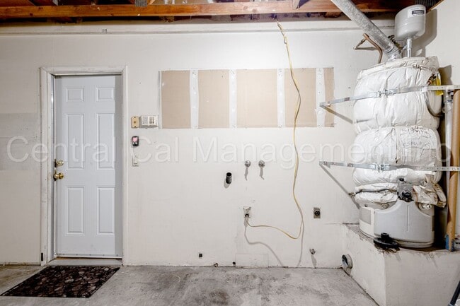 Building Photo - 3 Bedroom/2 Bath Home in the Southwest - $...