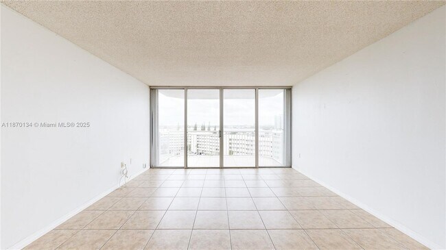 Building Photo - 18011 Biscayne Blvd