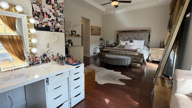 Building Photo - 210 NE 69th Cir