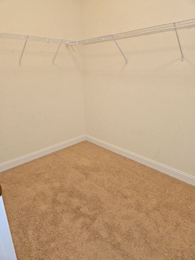 Building Photo - Virginia Beach living at its BEST!