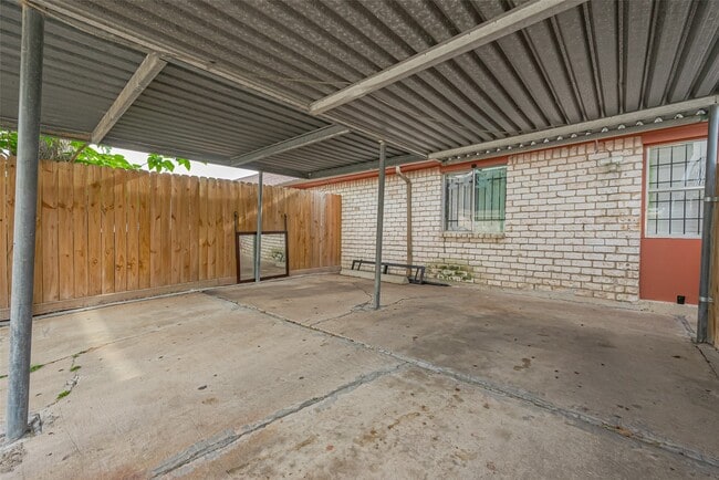 Building Photo - 12223 Sharpview Dr