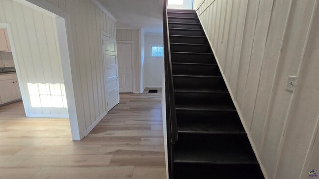 Building Photo - 621 Forest Hill Rd