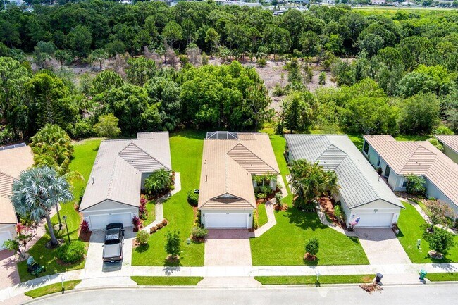 Building Photo - 732 SW Rocky Bayou Terrace