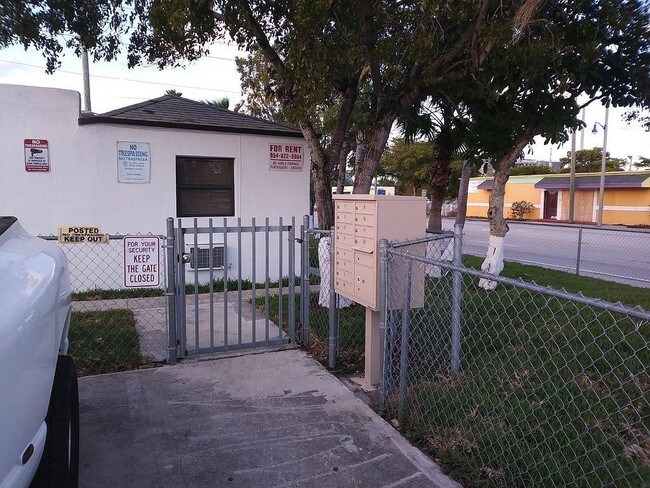 Building Photo - 5901 Broadway