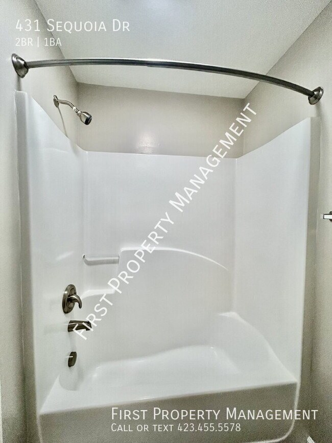 Building Photo - 431 Sequoia Dr